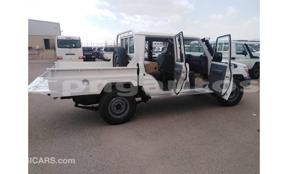 Buy Import Toyota Land Cruiser White Car in Import - Dubai in Enga Buy Import Toyota Land Cruiser White Car in Import - Dubai in Enga