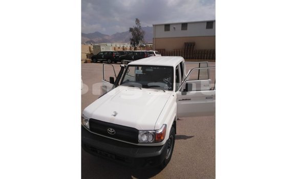 Buy Import Toyota Land Cruiser White Car in Import - Dubai in Enga Buy Import Toyota Land Cruiser White Car in Import - Dubai in Enga