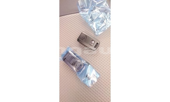 Buy Import Toyota Land Cruiser White Car in Import - Dubai in Enga Buy Import Toyota Land Cruiser White Car in Import - Dubai in Enga