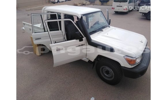 Buy Import Toyota Land Cruiser White Car in Import - Dubai in Enga Buy Import Toyota Land Cruiser White Car in Import - Dubai in Enga