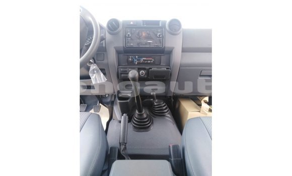 Buy Import Toyota Land Cruiser White Car in Import - Dubai in Enga Buy Import Toyota Land Cruiser White Car in Import - Dubai in Enga