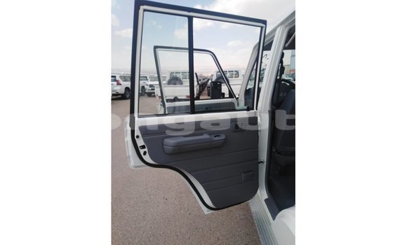 Buy Import Toyota Land Cruiser White Car in Import - Dubai in Enga Buy Import Toyota Land Cruiser White Car in Import - Dubai in Enga