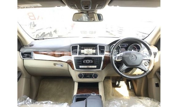 Buy Import Mercedes-Benz 190 White Car in Import - Dubai in Enga Buy Import Mercedes-Benz 190 White Car in Import - Dubai in Enga
