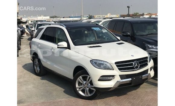 Buy Import Mercedes-Benz 190 White Car in Import - Dubai in Enga Buy Import Mercedes-Benz 190 White Car in Import - Dubai in Enga