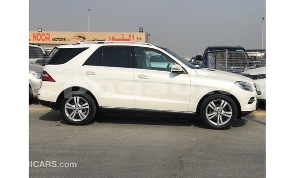 Buy Import Mercedes-Benz 190 White Car in Import - Dubai in Enga Buy Import Mercedes-Benz 190 White Car in Import - Dubai in Enga