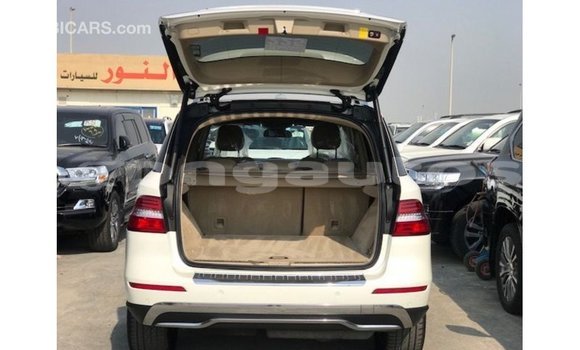Buy Import Mercedes-Benz 190 White Car in Import - Dubai in Enga Buy Import Mercedes-Benz 190 White Car in Import - Dubai in Enga