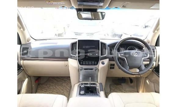 Buy Import Toyota Land Cruiser White Car in Import - Dubai in Enga Buy Import Toyota Land Cruiser White Car in Import - Dubai in Enga