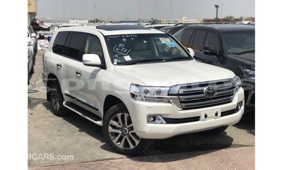 Buy Import Toyota Land Cruiser White Car in Import - Dubai in Enga Buy Import Toyota Land Cruiser White Car in Import - Dubai in Enga