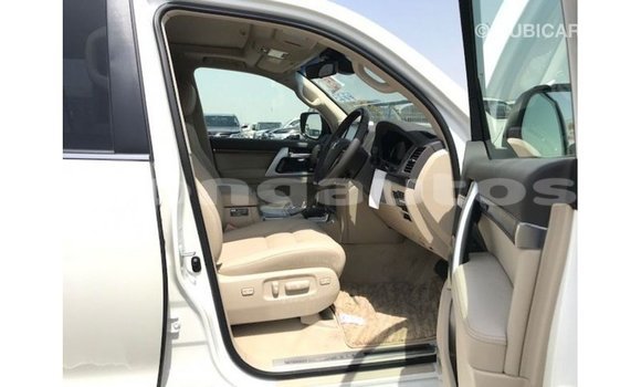 Buy Import Toyota Land Cruiser White Car in Import - Dubai in Enga Buy Import Toyota Land Cruiser White Car in Import - Dubai in Enga