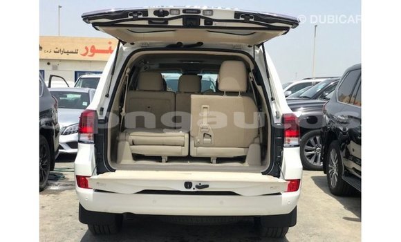 Buy Import Toyota Land Cruiser White Car in Import - Dubai in Enga Buy Import Toyota Land Cruiser White Car in Import - Dubai in Enga