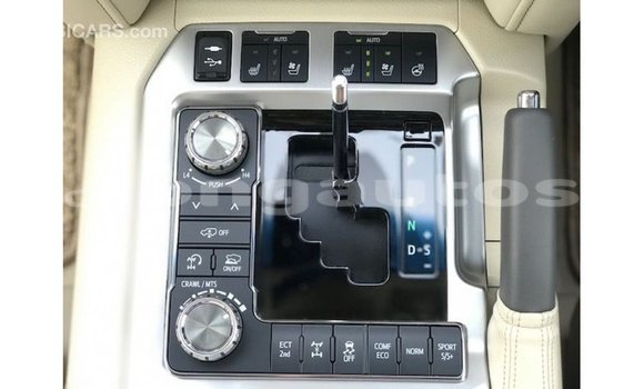 Buy Import Toyota Land Cruiser White Car in Import - Dubai in Enga Buy Import Toyota Land Cruiser White Car in Import - Dubai in Enga