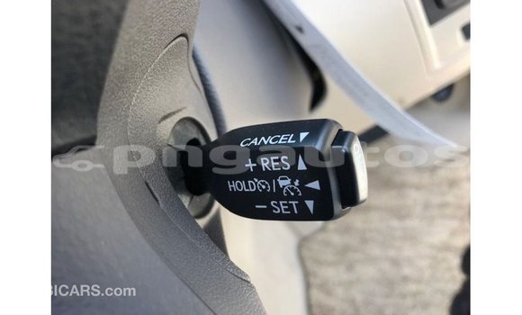 Buy Import Toyota Land Cruiser White Car in Import - Dubai in Enga Buy Import Toyota Land Cruiser White Car in Import - Dubai in Enga