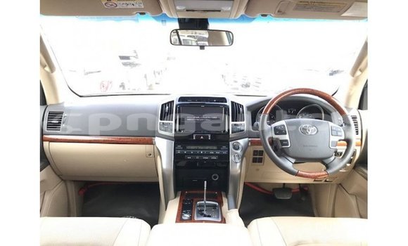 Buy Import Toyota Land Cruiser Red Car in Import - Dubai in Enga Buy Import Toyota Land Cruiser Red Car in Import - Dubai in Enga