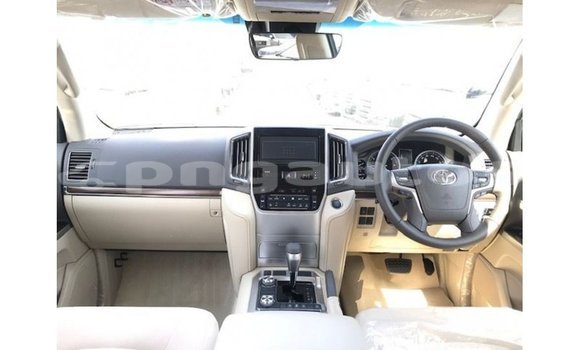 Buy Import Toyota Land Cruiser White Car in Import - Dubai in Enga Buy Import Toyota Land Cruiser White Car in Import - Dubai in Enga