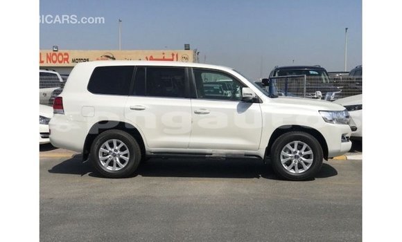 Buy Import Toyota Land Cruiser White Car in Import - Dubai in Enga Buy Import Toyota Land Cruiser White Car in Import - Dubai in Enga