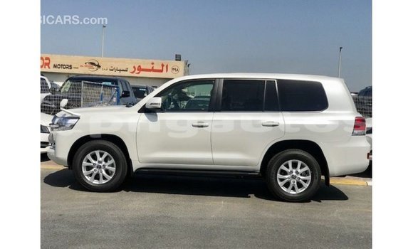 Buy Import Toyota Land Cruiser White Car in Import - Dubai in Enga Buy Import Toyota Land Cruiser White Car in Import - Dubai in Enga