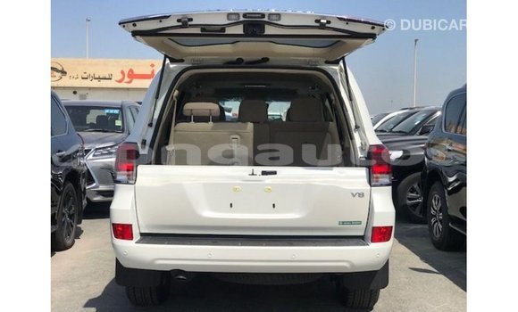 Buy Import Toyota Land Cruiser White Car in Import - Dubai in Enga Buy Import Toyota Land Cruiser White Car in Import - Dubai in Enga
