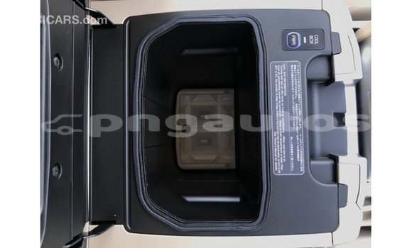 Buy Import Toyota Land Cruiser White Car in Import - Dubai in Enga Buy Import Toyota Land Cruiser White Car in Import - Dubai in Enga