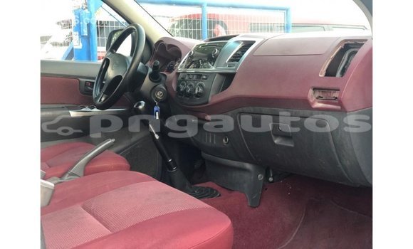 Buy Import Toyota Hilux White Car in Import - Dubai in Enga Buy Import Toyota Hilux White Car in Import - Dubai in Enga