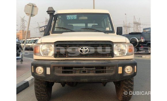 Buy Import Toyota Land Cruiser White Car in Import - Dubai in Enga Buy Import Toyota Land Cruiser White Car in Import - Dubai in Enga