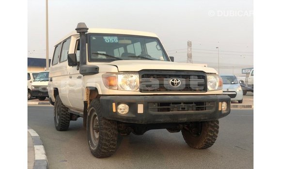 Buy Import Toyota Land Cruiser White Car in Import - Dubai in Enga Buy Import Toyota Land Cruiser White Car in Import - Dubai in Enga