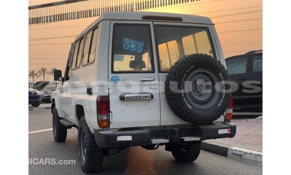 Buy Import Toyota Land Cruiser White Car in Import - Dubai in Enga Buy Import Toyota Land Cruiser White Car in Import - Dubai in Enga