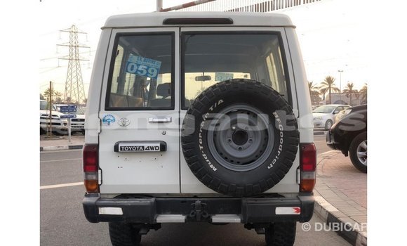 Buy Import Toyota Land Cruiser White Car in Import - Dubai in Enga Buy Import Toyota Land Cruiser White Car in Import - Dubai in Enga
