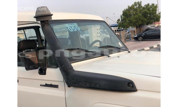 Buy Import Toyota Land Cruiser White Car in Import - Dubai in Enga Buy Import Toyota Land Cruiser White Car in Import - Dubai in Enga