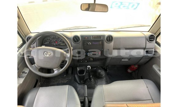Buy Import Toyota Land Cruiser White Car in Import - Dubai in Enga Buy Import Toyota Land Cruiser White Car in Import - Dubai in Enga