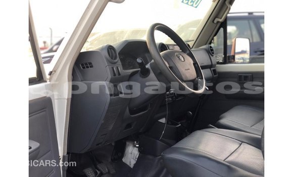 Buy Import Toyota Land Cruiser White Car in Import - Dubai in Enga Buy Import Toyota Land Cruiser White Car in Import - Dubai in Enga