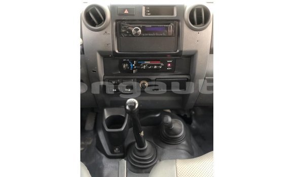 Buy Import Toyota Land Cruiser White Car in Import - Dubai in Enga Buy Import Toyota Land Cruiser White Car in Import - Dubai in Enga