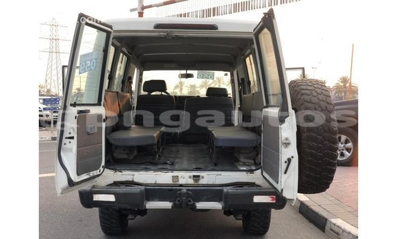 Buy Import Toyota Land Cruiser White Car in Import - Dubai in Enga Buy Import Toyota Land Cruiser White Car in Import - Dubai in Enga