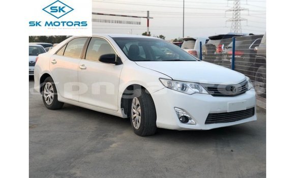 Buy Import Toyota Camry White Car in Import - Dubai in Enga