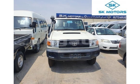 Buy Import Toyota Land Cruiser White Car in Import - Dubai in Enga Buy Import Toyota Land Cruiser White Car in Import - Dubai in Enga