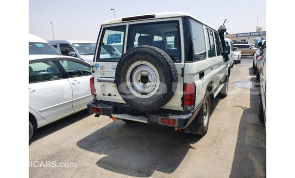 Buy Import Toyota Land Cruiser White Car in Import - Dubai in Enga Buy Import Toyota Land Cruiser White Car in Import - Dubai in Enga