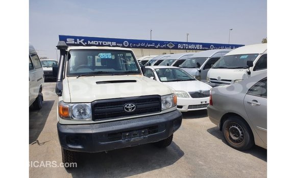 Buy Import Toyota Land Cruiser White Car in Import - Dubai in Enga Buy Import Toyota Land Cruiser White Car in Import - Dubai in Enga