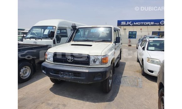 Buy Import Toyota Land Cruiser White Car in Import - Dubai in Enga Buy Import Toyota Land Cruiser White Car in Import - Dubai in Enga