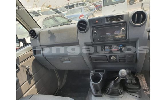 Buy Import Toyota Land Cruiser White Car in Import - Dubai in Enga Buy Import Toyota Land Cruiser White Car in Import - Dubai in Enga