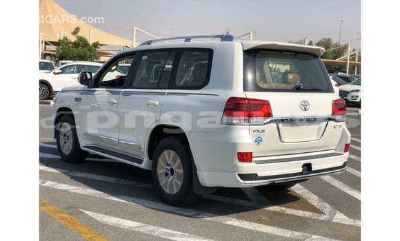 Buy Import Toyota Land Cruiser White Car in Import - Dubai in Enga Buy Import Toyota Land Cruiser White Car in Import - Dubai in Enga