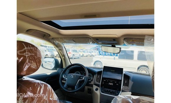 Buy Import Toyota Land Cruiser White Car in Import - Dubai in Enga Buy Import Toyota Land Cruiser White Car in Import - Dubai in Enga