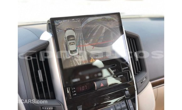 Buy Import Toyota Land Cruiser White Car in Import - Dubai in Enga Buy Import Toyota Land Cruiser White Car in Import - Dubai in Enga