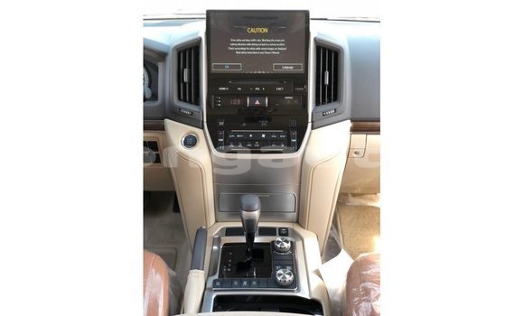 Buy Import Toyota Land Cruiser White Car in Import - Dubai in Enga Buy Import Toyota Land Cruiser White Car in Import - Dubai in Enga