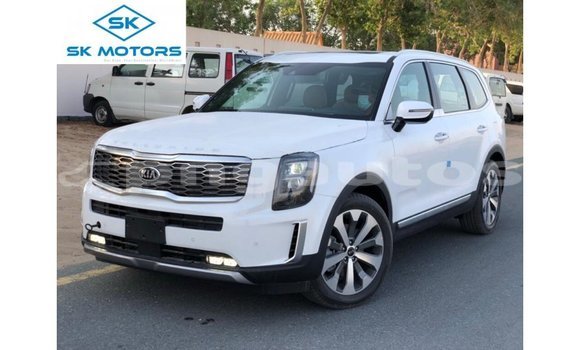 Acheter Import Voiture Kia Carens Blanc à Import - Dubai, Enga