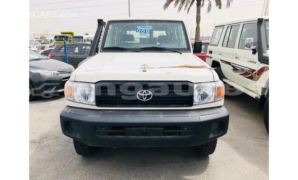 Buy Import Toyota Land Cruiser White Car in Import - Dubai in Enga Buy Import Toyota Land Cruiser White Car in Import - Dubai in Enga