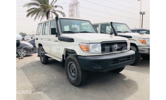 Buy Import Toyota Land Cruiser White Car in Import - Dubai in Enga Buy Import Toyota Land Cruiser White Car in Import - Dubai in Enga