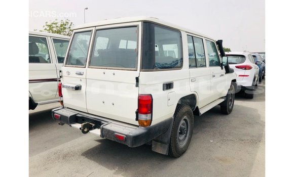 Buy Import Toyota Land Cruiser White Car in Import - Dubai in Enga Buy Import Toyota Land Cruiser White Car in Import - Dubai in Enga
