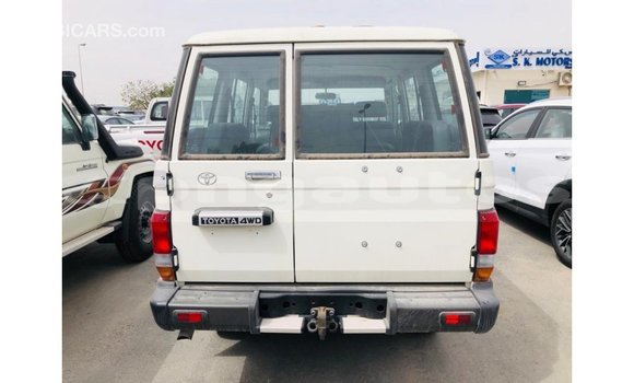 Buy Import Toyota Land Cruiser White Car in Import - Dubai in Enga Buy Import Toyota Land Cruiser White Car in Import - Dubai in Enga