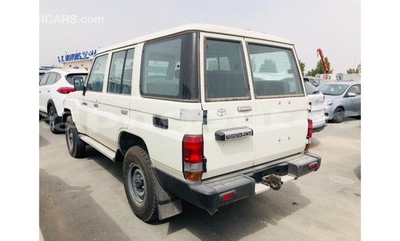 Buy Import Toyota Land Cruiser White Car in Import - Dubai in Enga Buy Import Toyota Land Cruiser White Car in Import - Dubai in Enga