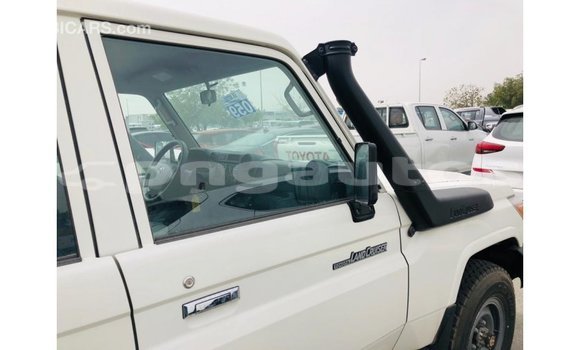 Buy Import Toyota Land Cruiser White Car in Import - Dubai in Enga Buy Import Toyota Land Cruiser White Car in Import - Dubai in Enga