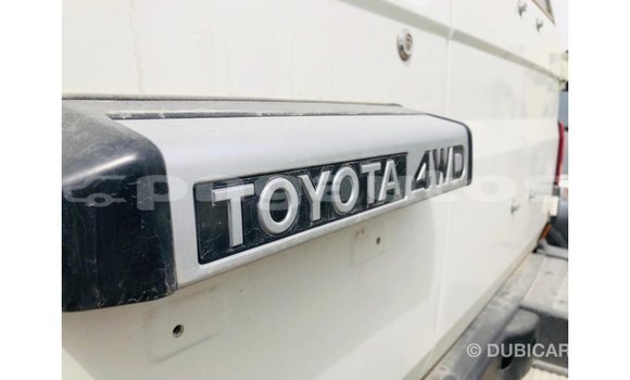 Buy Import Toyota Land Cruiser White Car in Import - Dubai in Enga Buy Import Toyota Land Cruiser White Car in Import - Dubai in Enga